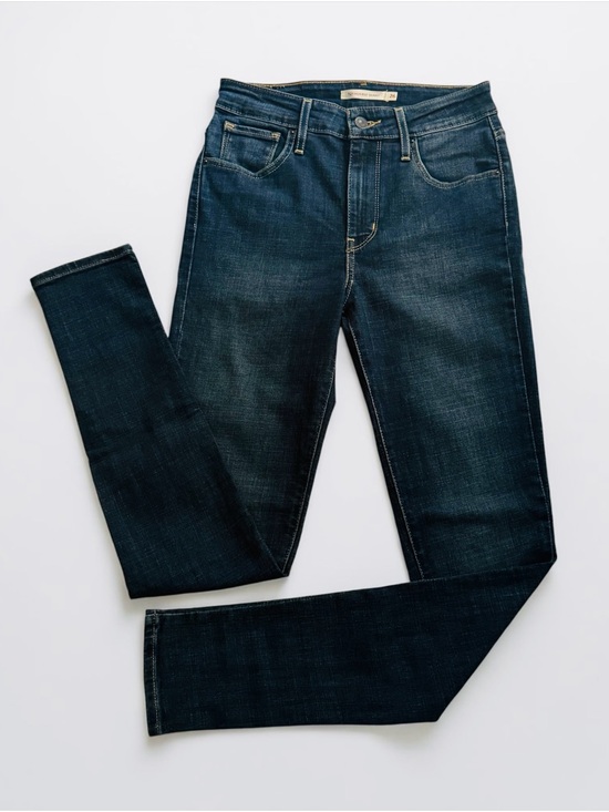 Levi's Denim - Levi’s 721 High Rise Skinny Jeans in Medium Wash! Size 26!
